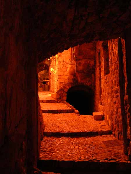 La soutrane la nuit Peillon