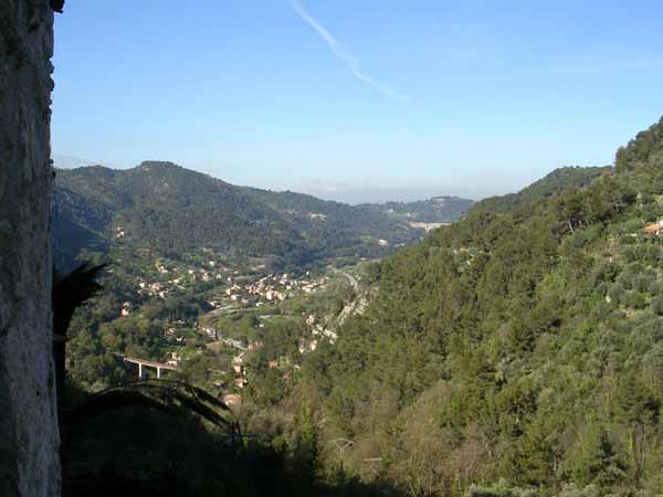 Peillon vue de la maison sur la vallée